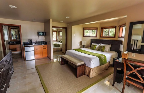 Keaukaha Hotel | Oceanfront Orchid Room - Hilo Beach House Inn