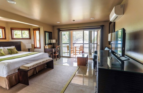 Keaukaha Hotel | Oceanfront Orchid Room - Hilo Beach House Inn