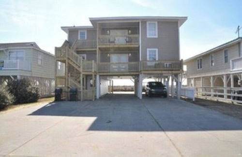 Cherry Grove Beach House | Oceanfront Pet Friendly House-Cherry Grove, North Myrtle Beach