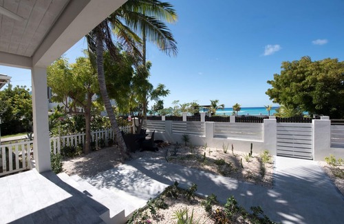 Cockburn Town Villa | OCEANFRONT - PALM SUITE AT DRIFT VILLA