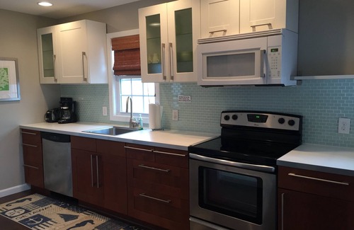 Matunuck Cottage | OCEANFRONT! Priv beach w/amazing views, A/C, Skydeck, Stream TV, Great Memories!