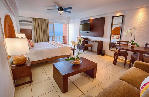 South Shore Hotel Area Hotel | Oceanfront Resort w/Scenic Pools & Easy Beach Access, Ideal for Romantic Stay