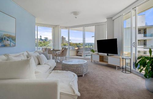 Manly Apartment | Oceanfront Serenity: Stunning Views to Manly Beach