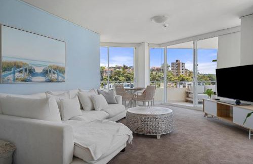 Manly Apartment | Oceanfront Serenity: Stunning Views to Manly Beach