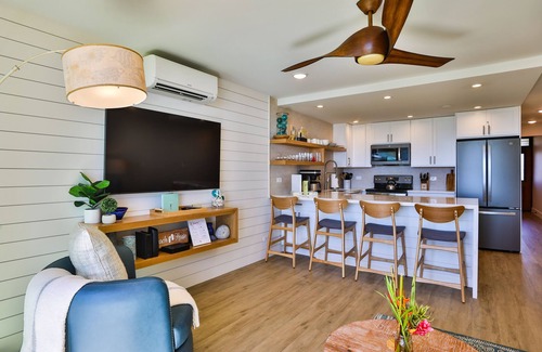 Kihei Condo | Oceanfront, Split A/C, incredible sunsets, king bed, remodeled October 2023