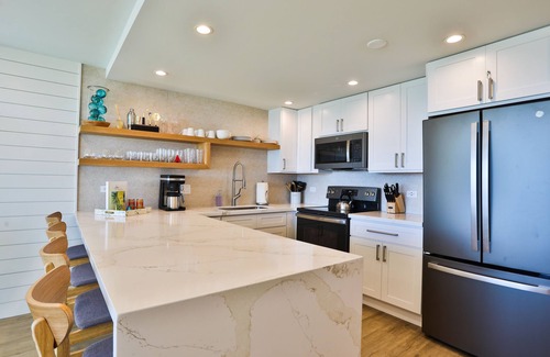 Kihei Condo | Oceanfront, Split A/C, incredible sunsets, king bed, remodeled October 2023