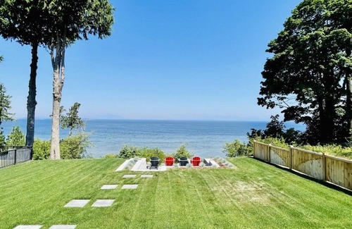 Regional District of Nanaimo House | Oceanfront Sunsets