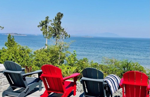 Regional District of Nanaimo House | Oceanfront Sunsets