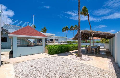 Malmok Villa | Oceanfront Villa