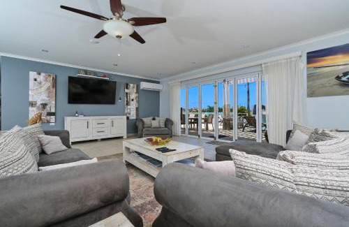 Malmok Villa | Oceanfront Villa