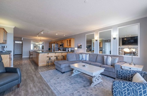 Depoe Bay Condo | Oceanfront, Whale Watching, Pool - Thundering Sea