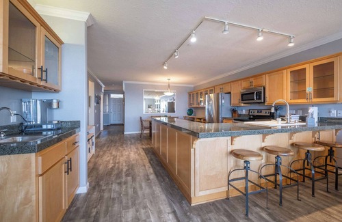 Depoe Bay Condo | Oceanfront, Whale Watching, Pool - Thundering Sea