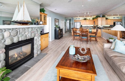Depoe Bay Condo | Oceanfront, Whale Watching, Pool - Whalers View