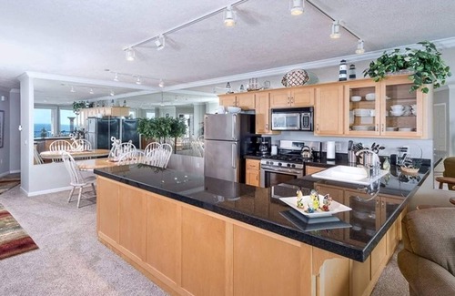 Depoe Bay Condo | Oceanfront, Whale Watching, Pool - The Beacon