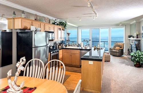 Depoe Bay Condo | Oceanfront, Whale Watching, Pool - The Beacon