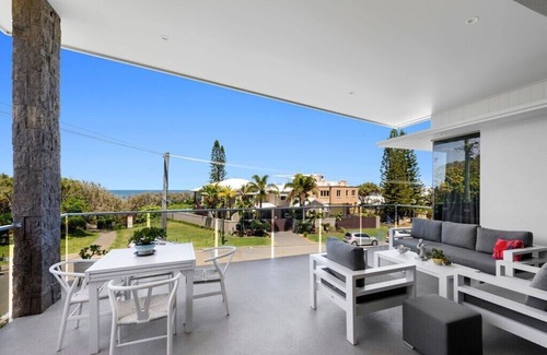 Shelly Beach House | Oceanfront with Pool -Steps Away from Shelly Beach