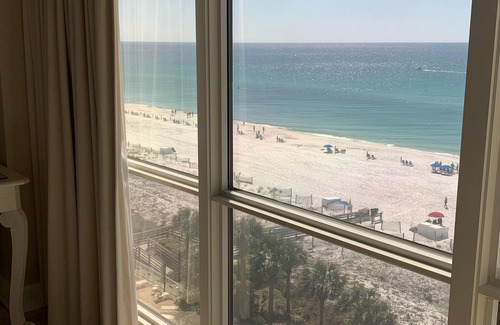 Holiday Isle Condo | OCEANIA UNIT 707 - Luxury beachfront condo - 3 BR - sleeps 10