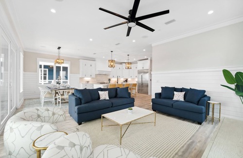 Bid-a-wee Beach House | OceanPearl- Private Heated Pool- 5 min walk to the beach!