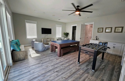 Bid-a-wee Beach House | OceanPearl- Private Heated Pool- 5 min walk to the beach!