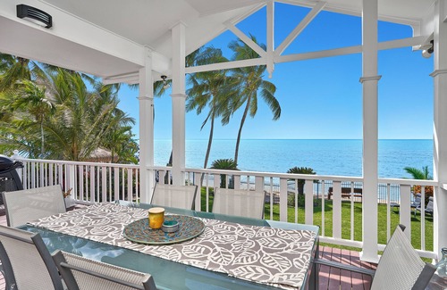 Holloways Beach House | Oceans Edge, ocean and beach at your doorstep