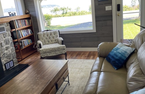 Campbell River Cottage | Oceanside Cottage