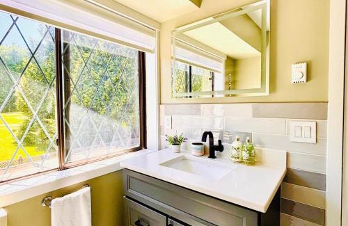 Regional District of Nanaimo Bed & Breakfast | Oceanside Manor - Golf Course View