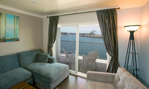 Townsite Hotel | Oceanside Marina Suites - A Waterfront Hotel