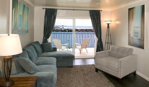 Townsite Hotel | Oceanside Marina Suites - A Waterfront Hotel