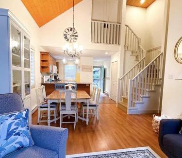 Regional District of Nanaimo House | Oceanside Resort 3 BED 2 BATH with Indoor Pool and Hot Tub