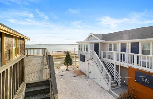 Falmouth Heights Apartment | Oceanview 2 King Bed Luxe Suite for 4