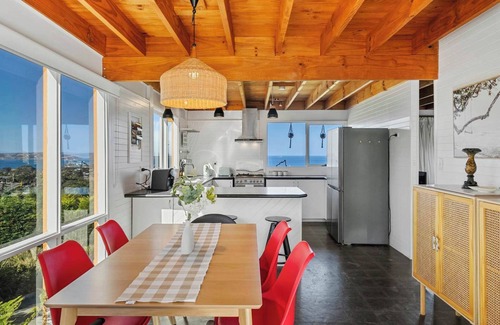 Blackmans Bay House | "Oceanview Retreat" - 20kms from CBD - Sleeps 10