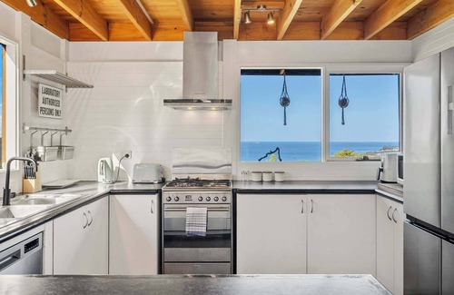Blackmans Bay House | "Oceanview Retreat" - 20kms from CBD - Sleeps 10