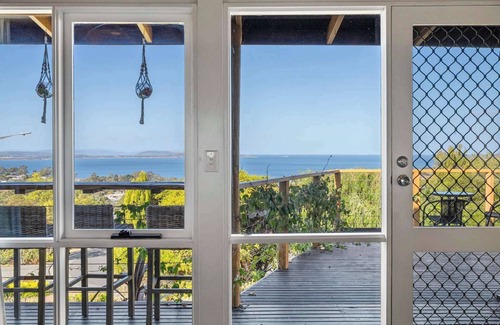 Blackmans Bay House | "Oceanview Retreat" - 20kms from CBD - Sleeps 10