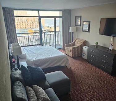 Myrtle Beach Resort | Oceanview Room at Landmark Resort