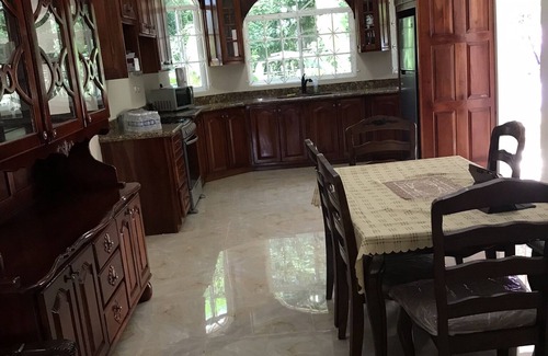 Runaway Bay House | Oceanview tranquility guesthouse