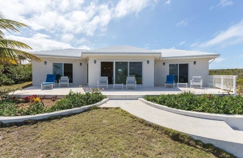 Governor's Harbour House | OceanWaves, A Vacation to Remember!A 1minute walk to private gazebo and beach.