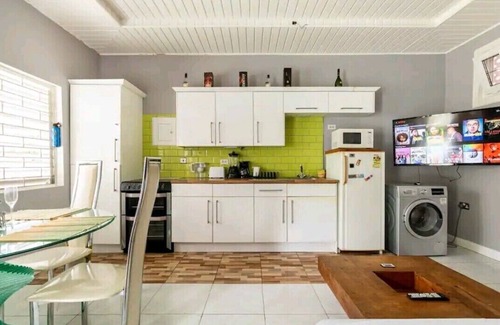Ocho Rios Apartment | Ocho Rios Luxury 1 Bed Modern Appartment With Wifi/Pool/AC