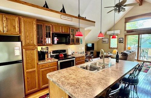 Lake Leelanau House | Oct 14-Nov 14 open, for a relaxing fantastic, waterfront getaway for 2.
