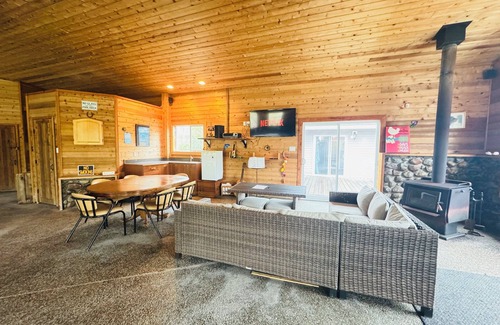 Bonnyville Cabin | Octagon Oasis | Private Indoor Pool & Lake Access