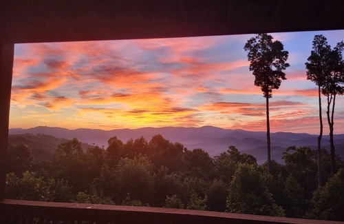 Banner Elk Condo | OctLeaf Season AppSt Games. Sun thru Wed $pecials Oct thru November