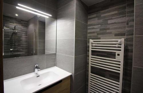 La Toussuire Apartment | ODYSSEE B203 Vaste appartement en vieux bois sur les pistes, vue panoramique