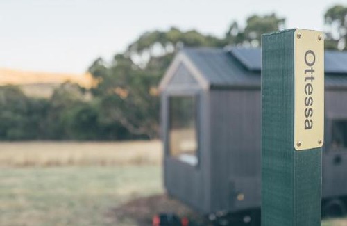 Monegeetta House | Off-Grid Cabin Nestled in Nature - Pet Friendly - Ottessa