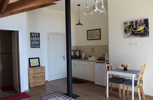 Artists Colony Apartment | Off The Square