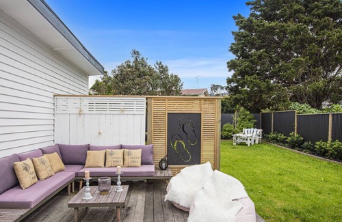 Ngunguru House | Offering a stylish Waterfront location, two properties combined!!