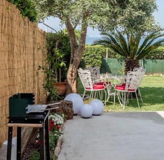 Mytikas House | Oikia Eleanthi - Beachfront Garden Home!