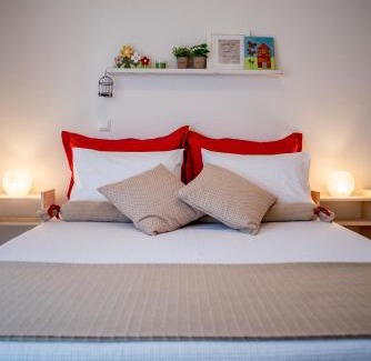 Mytikas House | Oikia Eleanthi - Beachfront Garden Home!