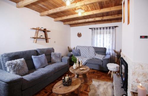 Kefalochori House | Oiti Mountain Apartments