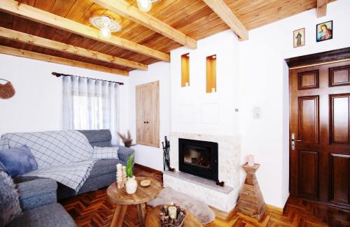 Kefalochori House | Oiti Mountain Apartments