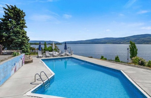 Westbank House | Okanagan Lakeview Lodge · Poolside Paradise w/ LakeView
