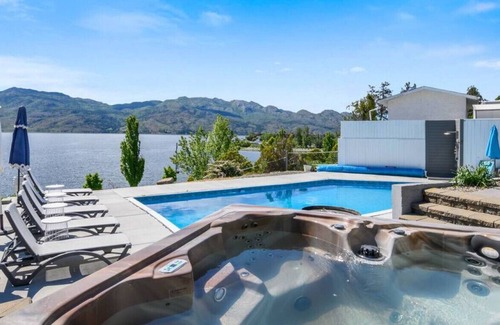 Westbank House | Okanagan Lakeview Lodge · Poolside Paradise w/ LakeView